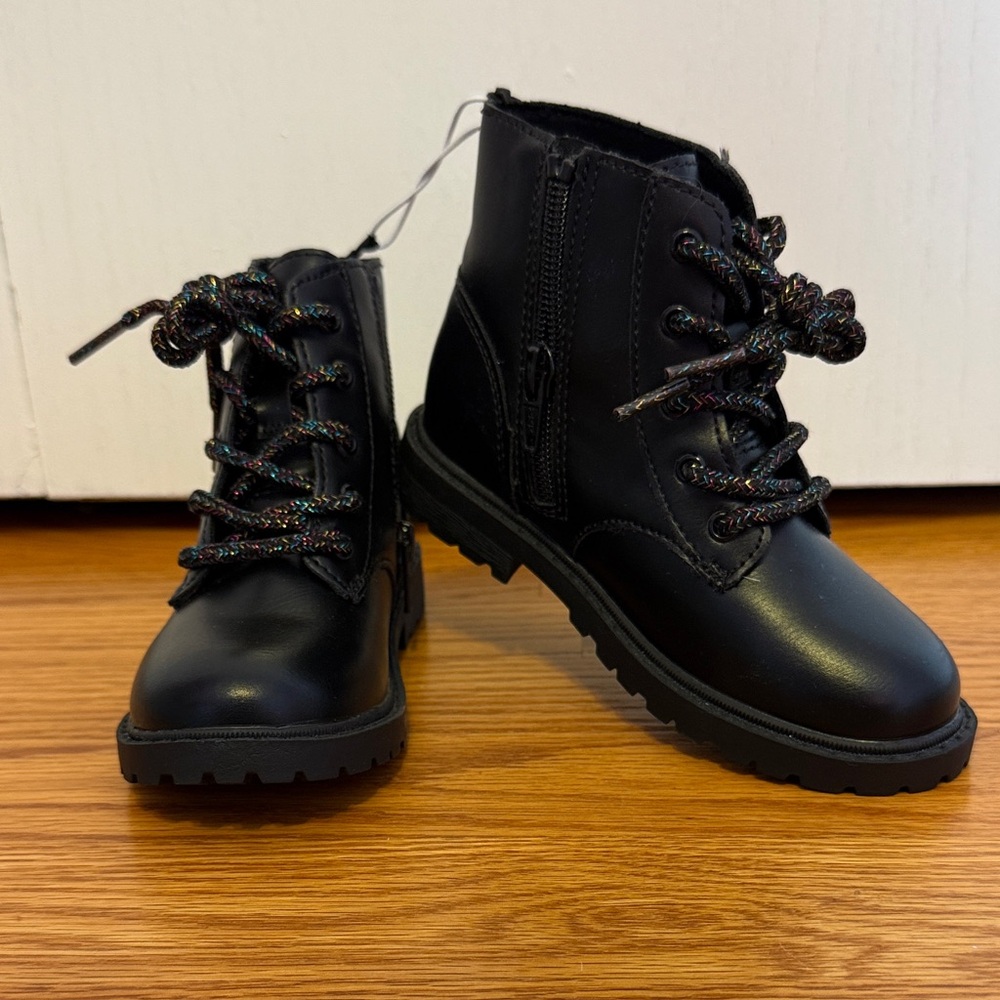 🔥 NWT 🔥 Girls Old Navy Black Combat Boots with Multicolor Laces